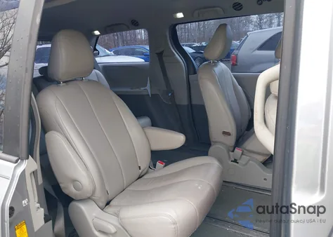 2014 Toyota Sienna L V6 7 Passenger z USA, uszkodzony, nr VIN 5TDZK3DC4ES443621